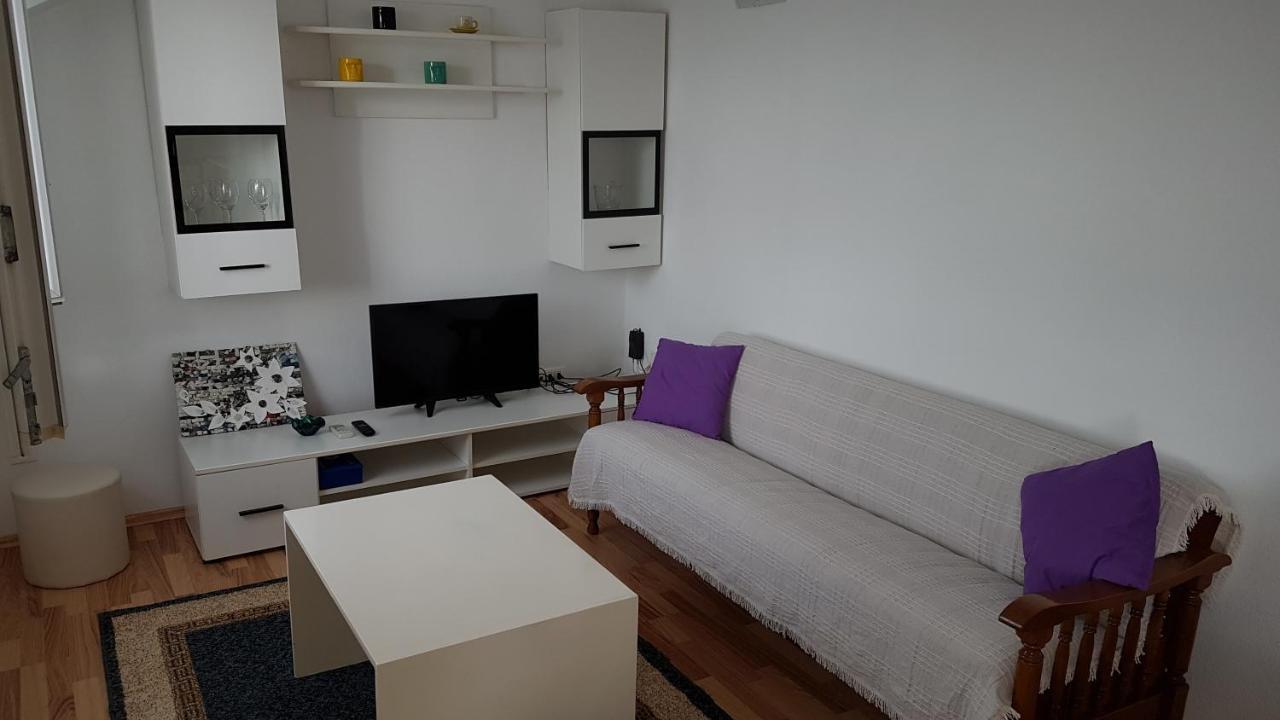 Apartman Vojaline 밀나 외부 사진